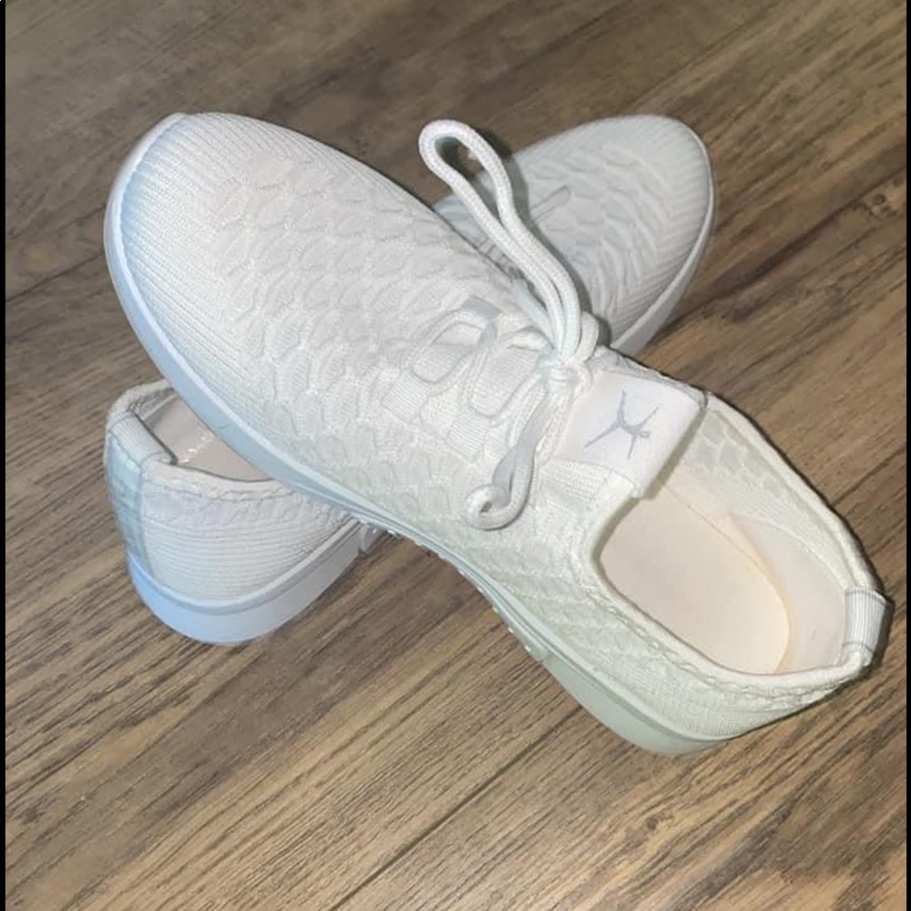 Danskin tennis shoes